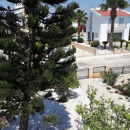 Bouboulina Cyprus וילה איה נאפה